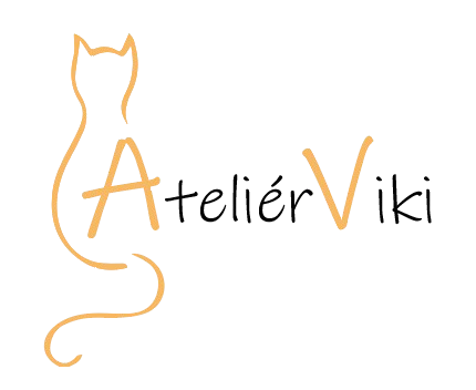 Logo Ateliéru Viki – oranžová silueta kočky s nápisem AteliérViki